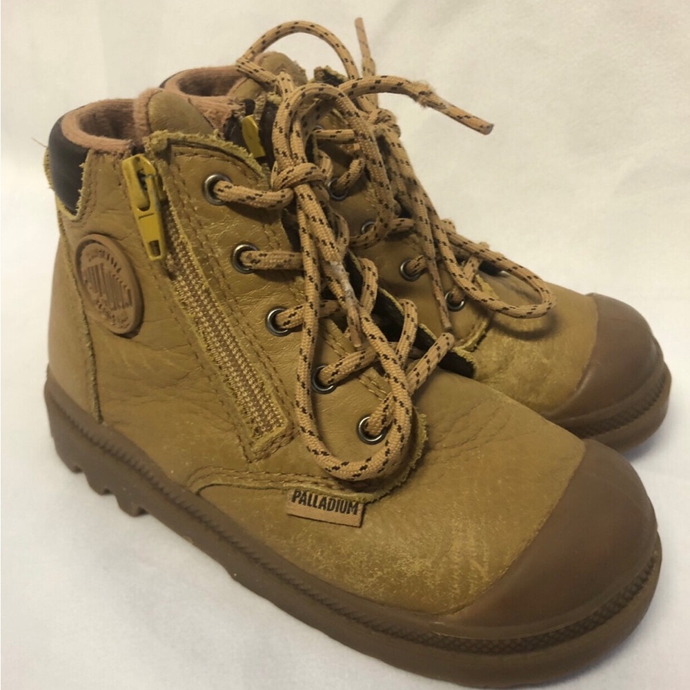 Palladium Size 9.5 PAMPA HI CUFF WATERPROOF